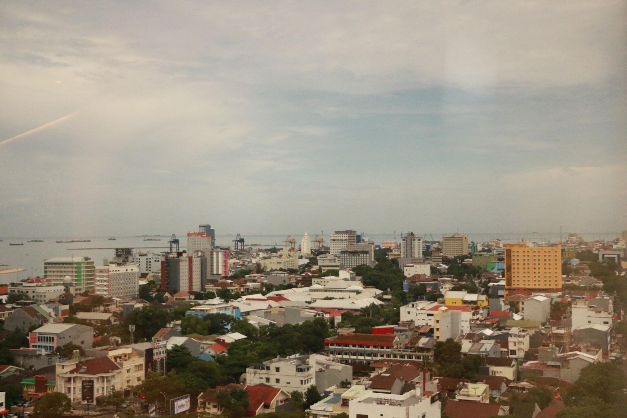Melia Makassar Hotel Exterior photo