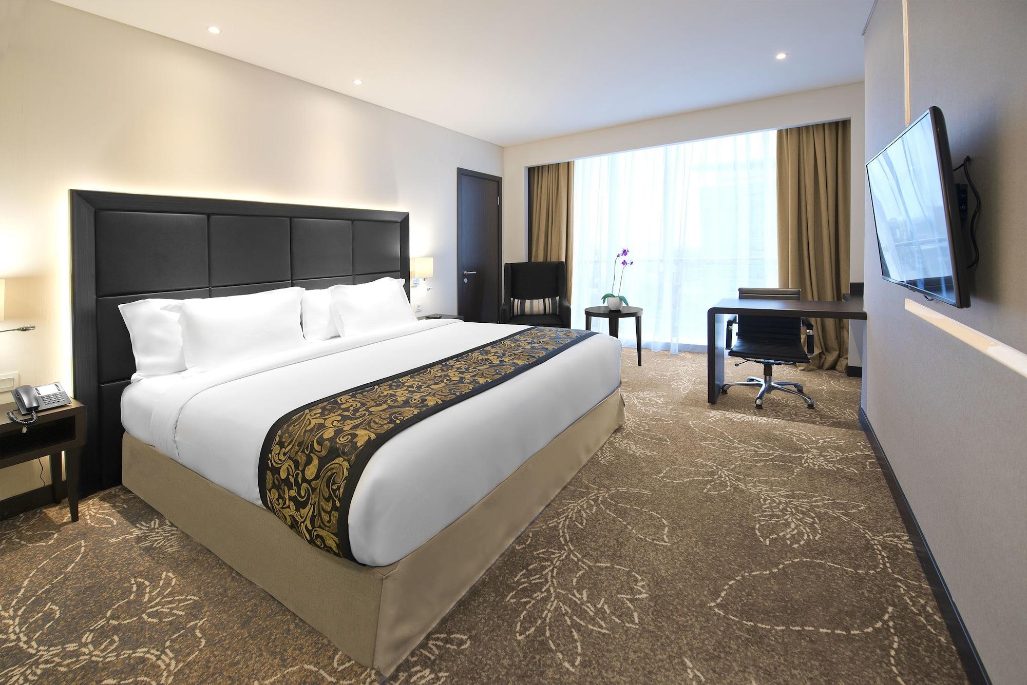 Melia Makassar Hotel Exterior photo