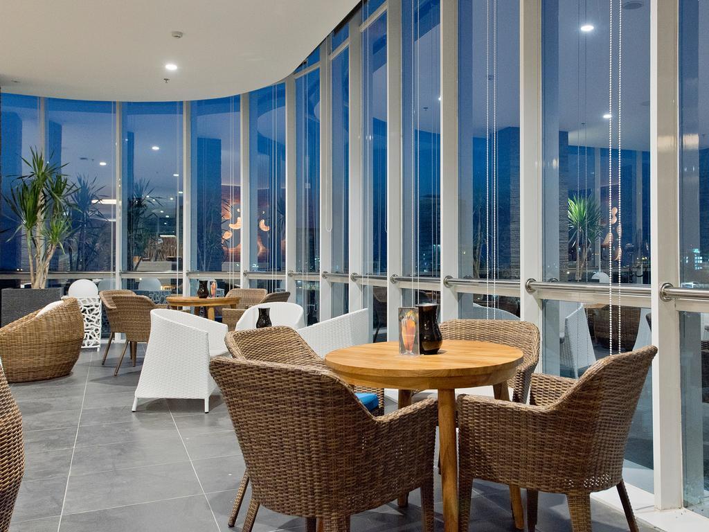 Melia Makassar Hotel Exterior photo