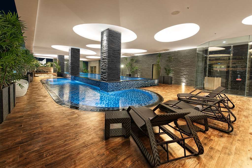 Melia Makassar Hotel Exterior photo