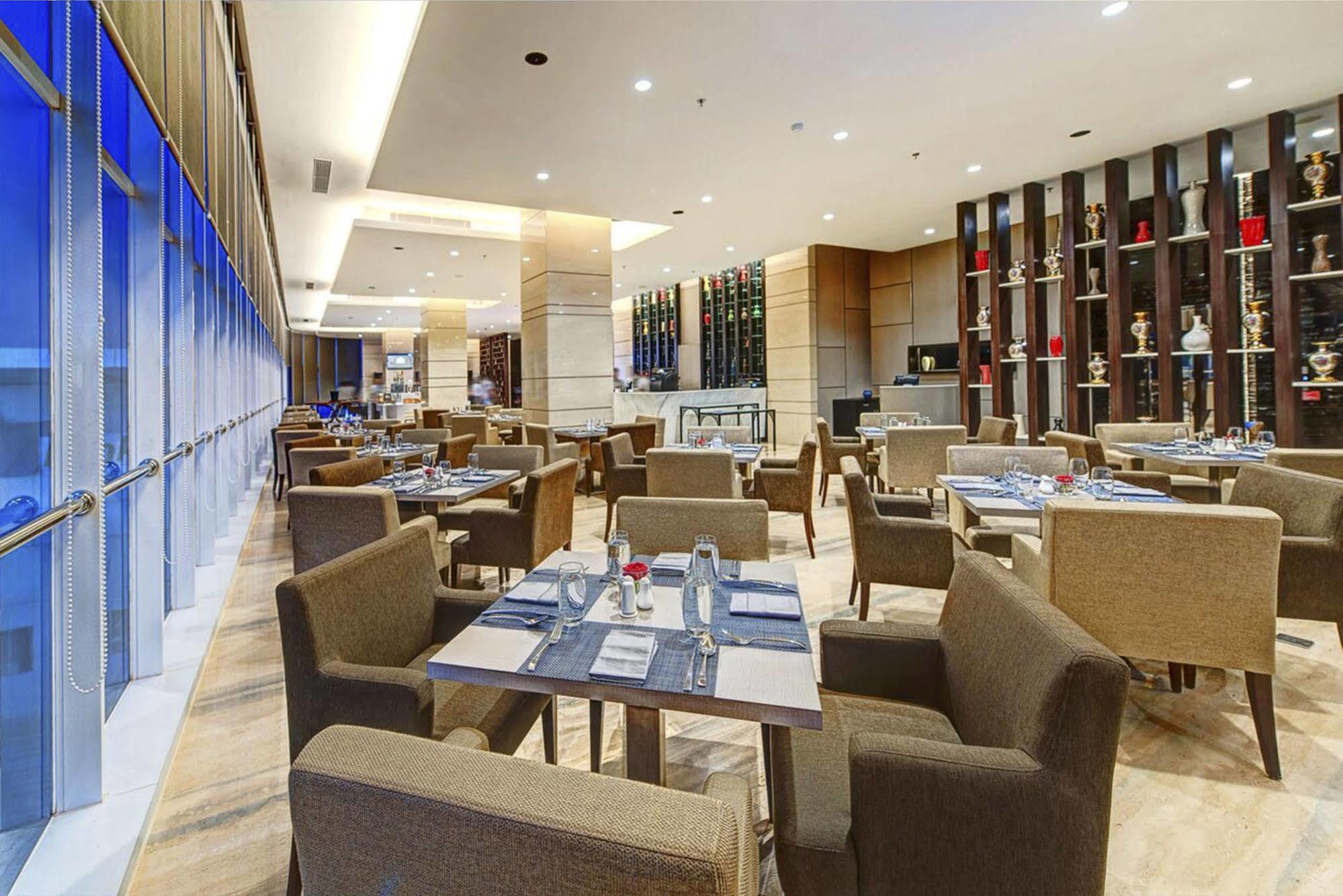 Melia Makassar Hotel Exterior photo