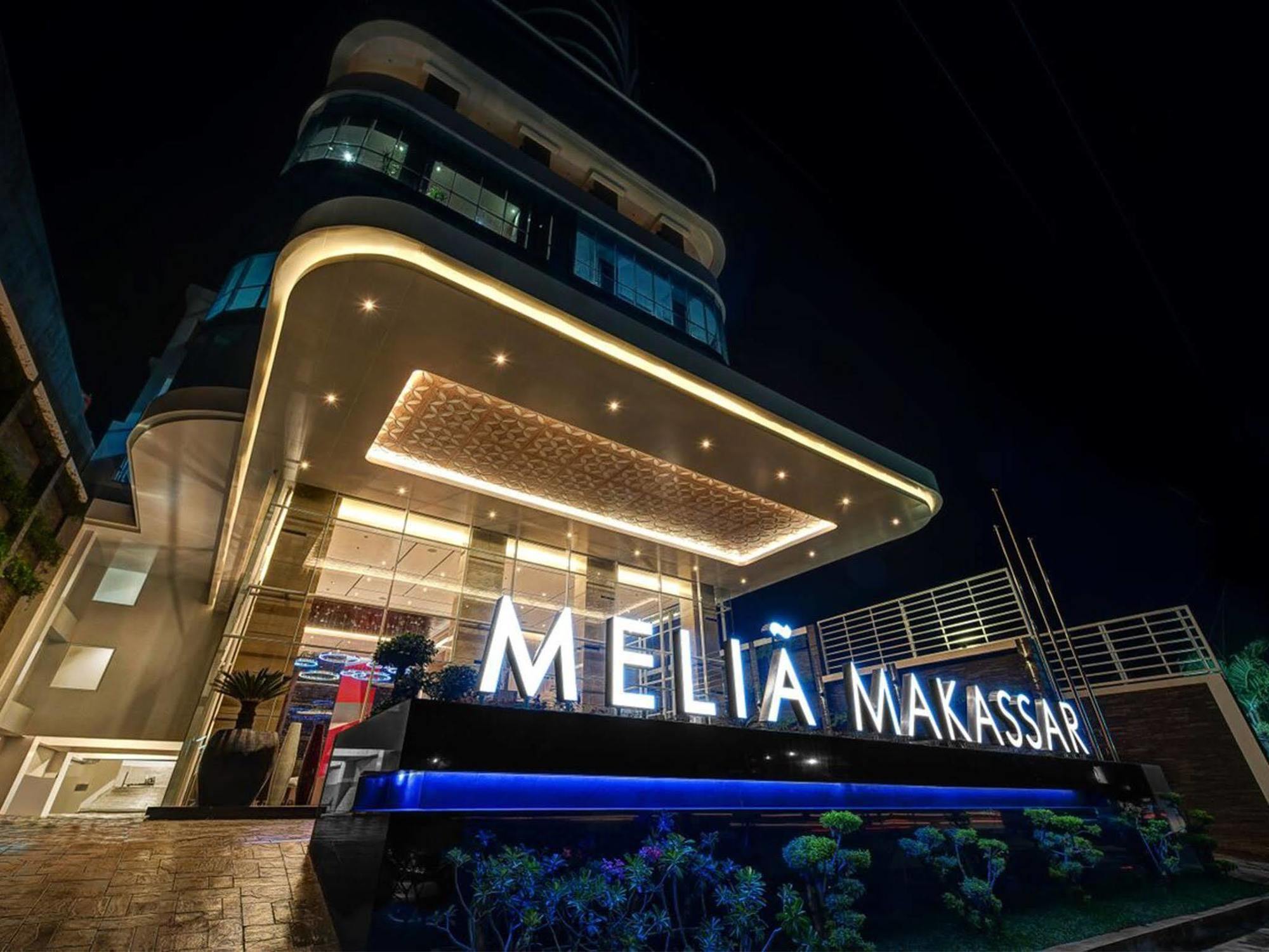 Melia Makassar Hotel Exterior photo